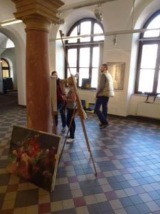 Vorbereitung der Ausstellung im Rathaus Wiesbaden 